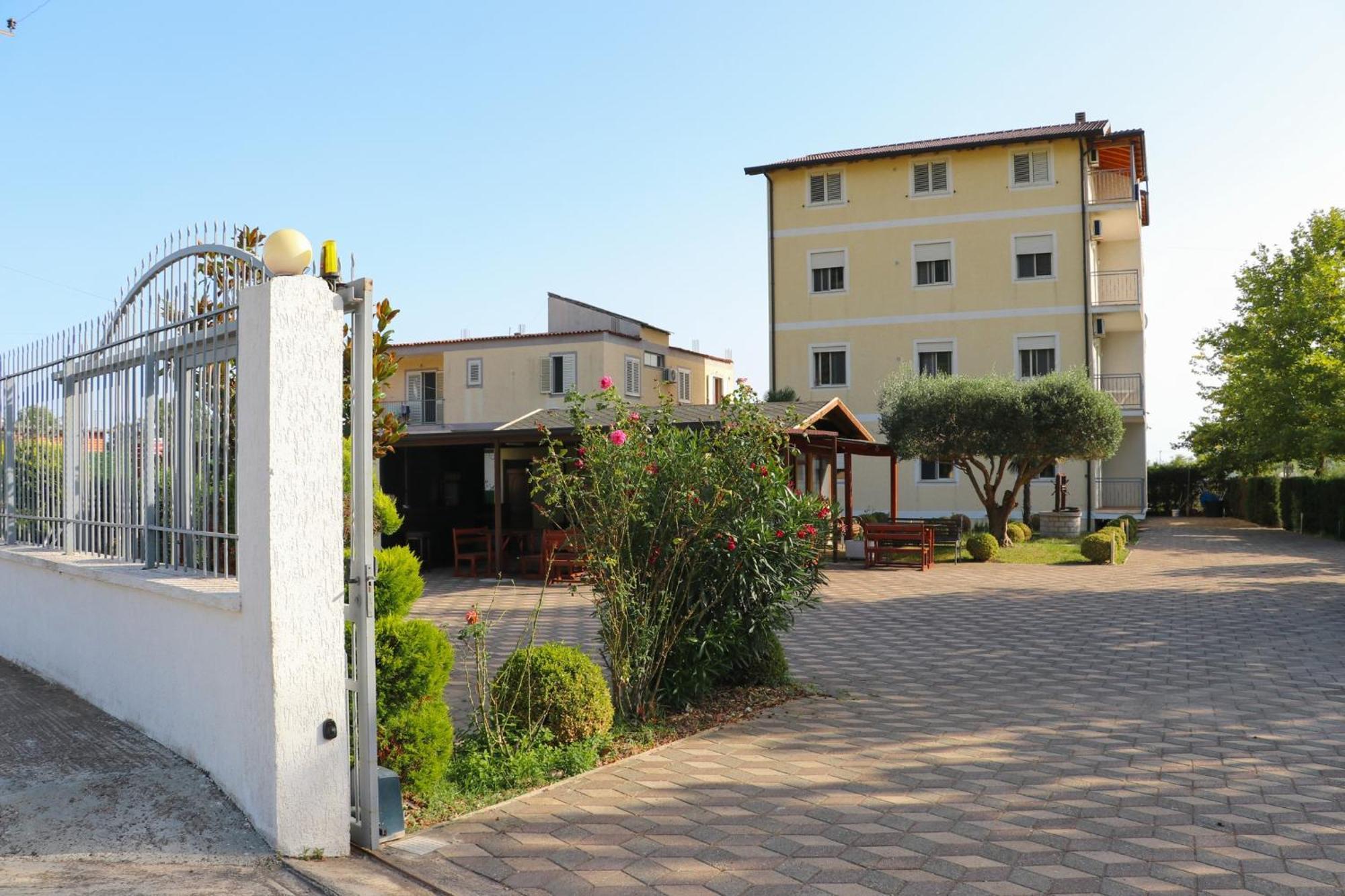 Hotel As Baks-Rrjoll Shkoder Exterior photo
